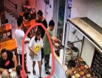 小姐姐晚上吃夜宵视频,小姐姐的美食之旅